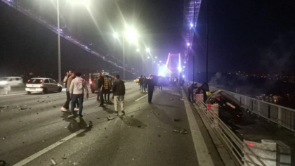 Fatih Sultan Mehmet K�pr�s�'nde zincirleme kaza meydana geldi