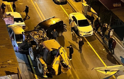 Mersin'de belediyenin kep�esini �al�p 3 araca �arpt�