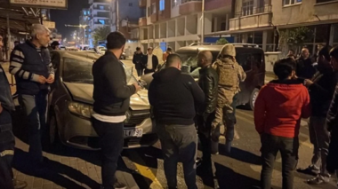 Mersin'de belediyenin kep�esini �al�p 3 araca �arpt�